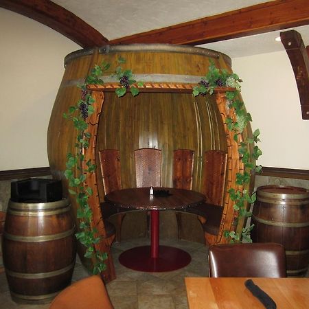 The Pine Inn Chetwynd Extérieur photo
